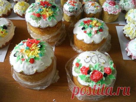 ПОДБОРКА ЛУЧШИХ РЕЦЕПТОВ КУЛИЧЕЙ ! СОХРАНЯЙТЕ 
=============================================
1-КУЛИЧ БЫСТРОГО ПРИГОТОВЛЕНИЯ
Сохраните, чтобы не потерять!
Ингредиенты для рецепта
На 4 стакана муки:
3 яйца
100 г сливочного масла или маргарина
1 стакан сахара
1 стакан молока
50 г дрожжей
соль по вкусу
Дрожжи для кулича быстрого приготовления разведите в теплом молоке, тщательно смешайте с яйцами, растопленным маслом или маргарином, сахаром, солью и мукой. Это тесто сразу выкладывайте в смазанные