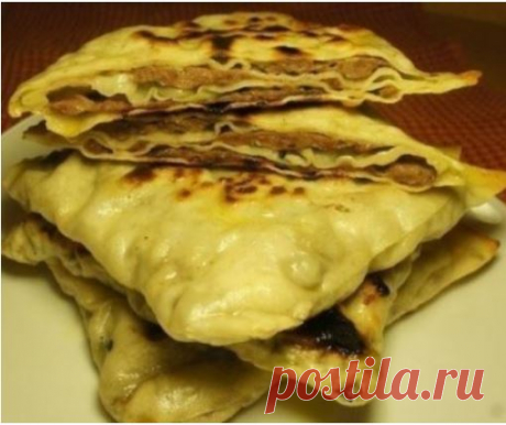 Китайские лепешки — отличная закуска, очень похожая на наши замечательные чебуреки. Но конечно же со своим очарованием и незабываемым ароматом.