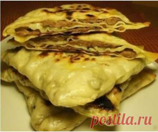 Китайские лепешки — отличная закуска, очень похожая на наши замечательные чебуреки. Но конечно же со своим очарованием и незабываемым ароматом.