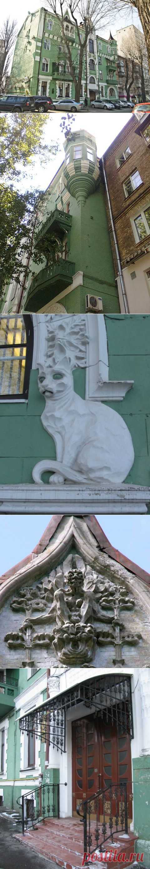 Киев. Дом с кошками..