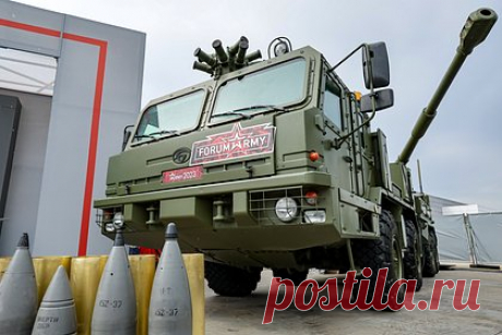 В «Ростехе» рассказали о разработке новых снарядов для «Мальвы». Разрабатываемые оборонными предприятиями госкорпорации «Ростех» новые снаряды для самоходной гаубицы на колесном шасси 2С43 «Мальва» обеспечат превосходство над артиллерией стран НАТО, сообщил Бекхан Оздоев. Контракт на поставку 2С43 в войска подписали на форуме «Армия-2023» в августе.