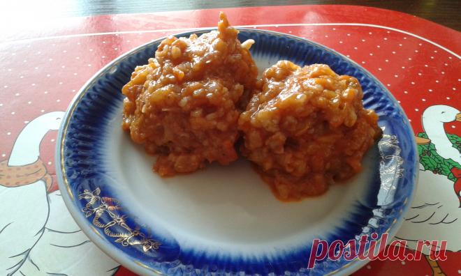 Тефтели из гречневой крупы и пекинской капусты, в томатном соусе. (для дней с маслом) Рецепт: Отварить один стакан гречневой крупы до разваривания. Остудить. Добавить в гречку, мелко нарезанную белую часть пекинской капусты, предварительно перетертую с небольшим количеством соли. Сюда же мелко рубленный чеснок 2 зубка, перец черный, (приправы по вкусу) и 1 столовую ложку крахмала. Всю массу вымесить. На сковороде поджарить лук и морковь, добавить томатный сок или томатную ...