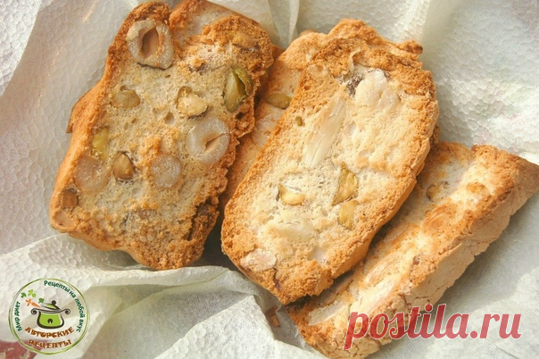 ВЫПЕЧКА НА ЛЮБОЙ ВКУС
БИСКОТТИ
автор Татьяна Латышева

Бискотти является традиционным итальянским печеньем. Оно хрустящее, ароматное, в меру сладкое. Как правило, в состав бискотти входят различные сорта орехов, сухофрукты, цукаты.
Сегодня я приготовила бискотти по новому рецепту, которым тороплюсь поделиться с вами, т.к. рецепт очень удачный, бискотти получаются очень вкусными, тесто готовится без проблем, да и сам процесс выпечки совсем не сложен.

для приготовления биск...