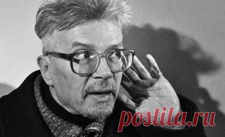 «В момент влюбленности человек переживает Бога». Запрещенный фильм Михаила Калика с Александром Менем и Алисой Фрейндлих В 1968 году отец Александр Мень принял участие в съемках полнометражного художественного фильма Михаила Калика &laquo;Любить&raquo;. Фильм был запрещен к показу и практически уничтожен. В 1990 году режиссер частично восстановил картину, в которой снялись юные Андрей Миронов и Алиса Фрейндлих