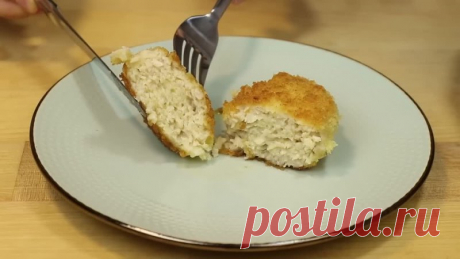 КотлетыПожарскиеизкурицы! Самые сочные, мягкие и с хрустящей корочкой!

Количество котлет: 10 шт.

Ингредиенты:
500 г куриного мяса (филе + 1...2 бедра)
120 г чёрствого батона
200...250 мл сливок 20%
80 г сливочного масла, замороженного
7 г соли (или по вкусу)
черный молотый перец (по желанию)
+1/2 свежего батона для панировки
+ топлёное масло для жарки (или сливочное, растительное)

Запекать котлеты нужно при 160°С - 15...18 минут.

Приятного аппетита!

 PS. Подписывайтес...