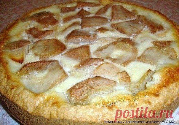 Пирог "Яблоки на снегу" с очень нежной начинкой, просто тает во рту.