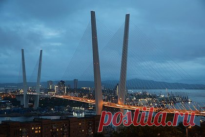 Знаменитый во Владивостоке Золотой мост украсят муралами в морском стиле