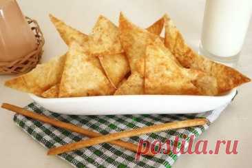 Полезные чипсы из лаваша с разными вкусами Если возникло желание чем-то похрустеть, приготовьте чипсы из лаваша с разнообразными вкусами: сыр, паприка, сметана и зелень, грибы и, без страха, угощайте ими ребенка.&nbsp;Будет лучше, если чипсы у малыша будут ассоциироваться с хрустящим домашним блюдом, а не с яркой упаковкой.Для...