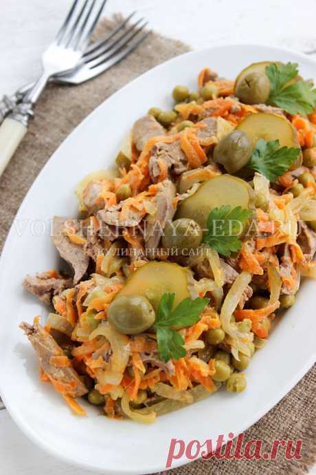 Салат «Обжорка» с печенью, классический рецепт с фото | Волшебная Eда.ру