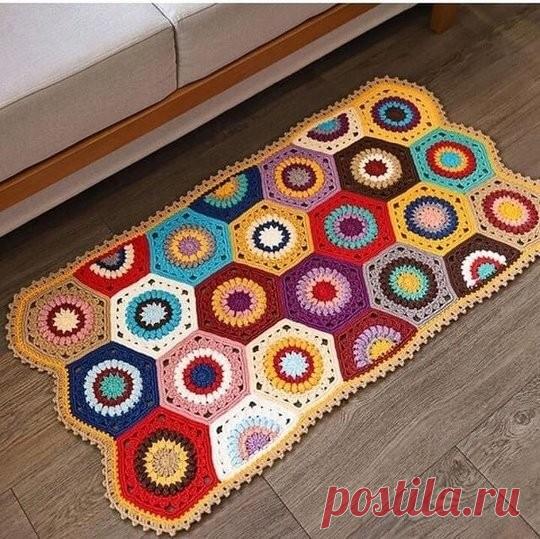 Прикроватный коврик веселой расцветки