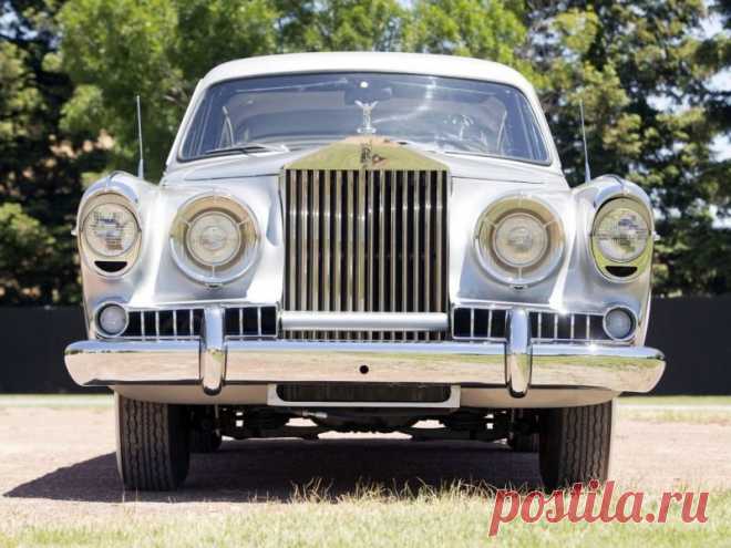 Необычный Rolls-Royce Silver Wraith Special Saloon со встроенным унитазом                     (12 фото) . Чёрт побери