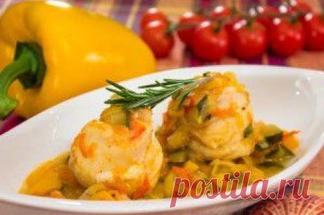 Рыба, тушенная в овощах