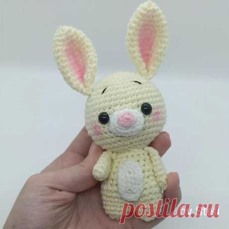 Маленький кролик крючком. Амигуруми схемы и описания. Автор: Стефания Плахота | IRINELY.ART