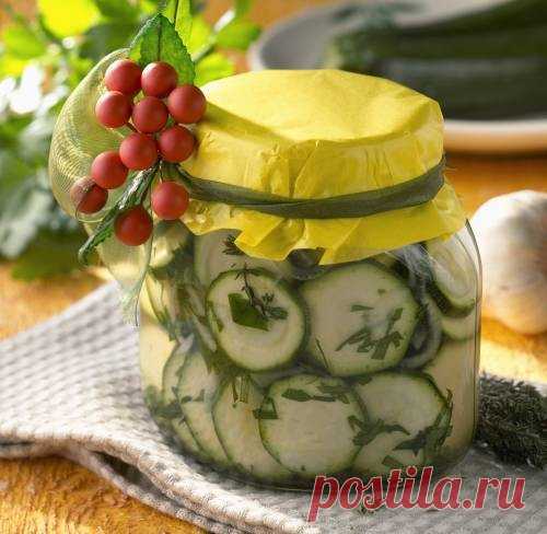Салат из огурцов на зиму «Чесночный» - рецепт с фото / Простые рецепты
