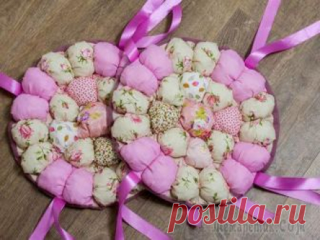 Шьем круглые подушки в технике bubble quilt Сложность: средняя
Время работы: 1 час Материалы: выкройка, тканьСо слов автора. Получила заказ на круглые подушки для табурета (зефирки, как назвала их одна моя клиентка) и обнаружила, что в Сети мас...