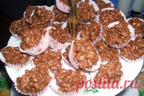 Десерт из кукурузных хлопьев с изюмом.