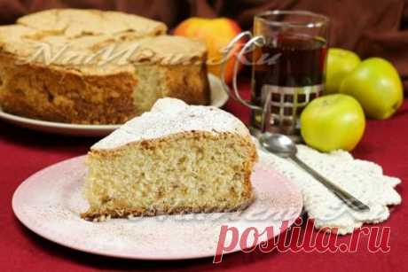 Шарлотка на сметане пышная с яблоками в духовке
