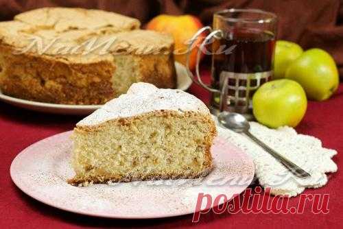 Шарлотка на сметане пышная с яблоками в духовке