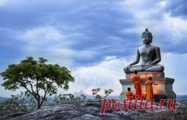 Лхабаб Дуйсен напоминает о бесконечной заботе Будды: даже достигнув просветления, он вернулся, чтобы помочь живым. Пусть и наша доброта сегодня станет шагом к внутреннему пробуждению! Дарите улыбки, молитвы и добрые дела — они сильнее любой мантры.
Открытки на День нисхождения Будды Шакьямуни из рая 33 божеств. Открытки на Лхабаб Дуйсен.