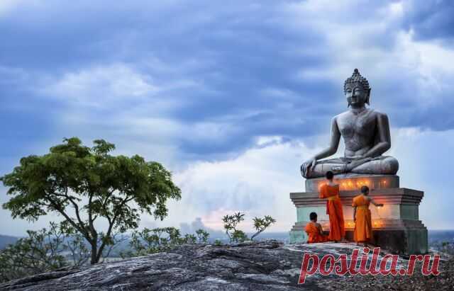 Лхабаб Дуйсен напоминает о бесконечной заботе Будды: даже достигнув просветления, он вернулся, чтобы помочь живым. Пусть и наша доброта сегодня станет шагом к внутреннему пробуждению! Дарите улыбки, молитвы и добрые дела — они сильнее любой мантры.
Открытки на День нисхождения Будды Шакьямуни из рая 33 божеств. Открытки на Лхабаб Дуйсен.