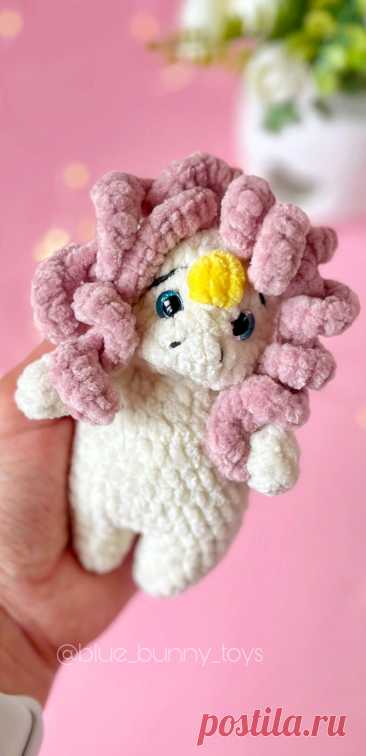 PDF Единорожка крючком. FREE crochet pattern; Аmigurumi animal patterns. Амигуруми схемы и описания на русском. Вязаные игрушки и поделки своими руками #amimore - плюшевый единорог, маленькая единорожка из плюшевой пряжи.