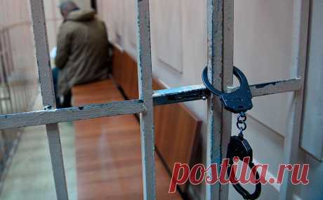 Прокурор попросил 28 лет для крановщика за поджог военкомата. Прокурор попросил 28 лет для машиниста башенного крана Сергея Андреева за поджог военкомата, передает «РИА Новости» из зала суда.