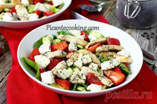 Салат з полуницями, куркою та авокадо | Picantecooking