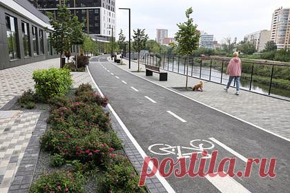 В Екатеринбурге построят девять новых парков. В Екатеринбурге и его окрестностях появятся девять новых парков. Зеленые зоны оборудуют как в исторических местах, так и в новых жилых районах. Часть парков уже создана, например, сад на улице 1905 года, а некоторые находятся на стадии строительства или согласования. Кроме того, реконструкция ждет набережную Исети.