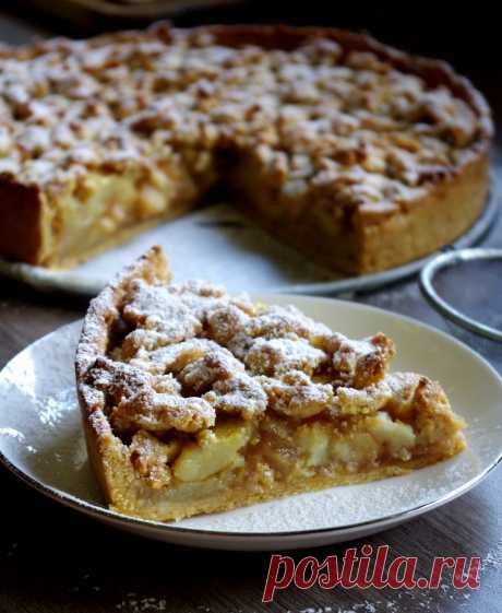 Шарлотка с яблоками и корицей