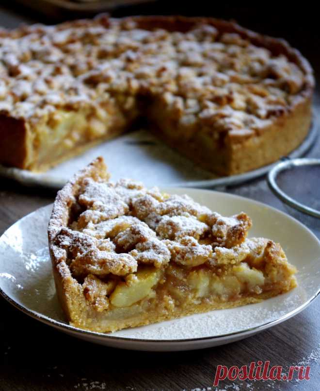 Шарлотка с яблоками и корицей