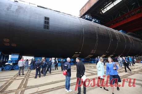 ВМФ России получит две подлодки в декабре. Военно-морской флот России получит две подлодки в декабре. Атомный ракетный подводный крейсер стратегического назначения «Генералиссимус Суворов» и многоцелевую атомную подводную лодку «Красноярск» могут передать флоту в конце декабря. Межфлотский переход запланирован на 2023 год.