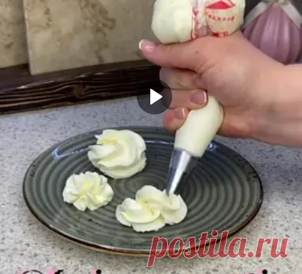 Плотный и вкусный крем для торта и капкейков
Этот крем подойдёт для капкейков , макаронсы и в прослойку в торт 🍰

Шоколад белый - 200гр
Сливки Петмол- 250гр
Творожный сыр- 300гр