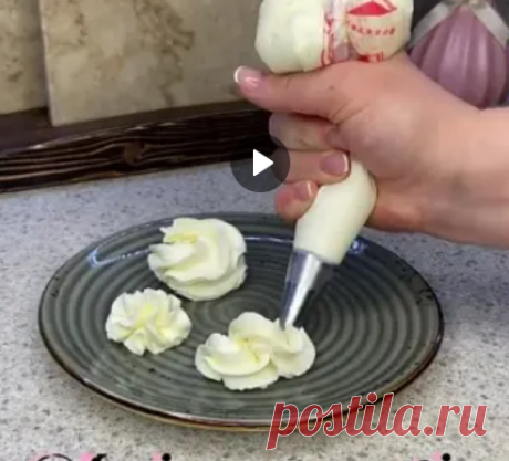 Плотный и вкусный крем для торта и капкейков
Этот крем подойдёт для капкейков , макаронсы и в прослойку в торт 🍰

Шоколад белый - 200гр
Сливки Петмол- 250гр
Творожный сыр- 300гр