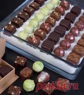 ... съесть целую коробку конфет