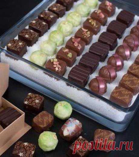 ... съесть целую коробку конфет