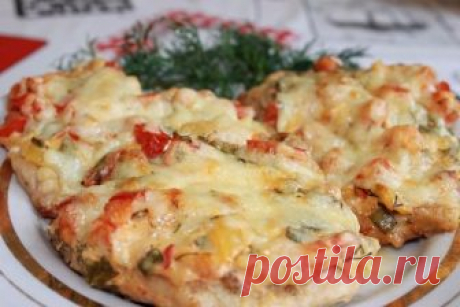 ДИЕТИЧЕСКОЕ МЯСО ПО-ФРАНЦУЗСКИ 

ИНГРЕДИЕНТЫ:
● куриное филе — 2 шт. (250 г)
● помидор 2 шт.
● репчатый лук — 2 шт.
● яйцо куриное — 1 шт.
● сыр любой нежирный и твердый — 100 г
● натуральный йогурт 1 ст. л.
● перец черный молотый, соль

ПРИГОТОВЛЕНИЕ:
Для приготовления мяса по-французски из курицы филе порезать на тоненькие кусочки. Отбить.Кусочки курицы сложить в миску и помыть. Яйцо взбить, добавить к курице, посолить, поперчить и перемешать.
Помидор порезать кружочками...