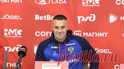 Максименко: с Дзюбой в сборной стало больше шуток и рассказов. Вратарь сборной России Александр Максименко рассказал об атмосфере в команде после возвращения Артёма Дзюбы. Читать далее
