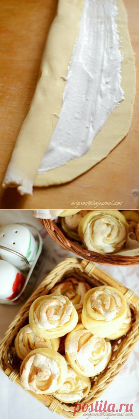 Печенье &quot;Розочки&quot;. 
Для теста потребуется:
желтки от трёх куриных яиц;
200 мл сметаны;
200 г масла/маргарина;
щепотка соли,
300-350 г муки.

Для начинки:
белки от трех куриных яиц
сахар - 0,5 стакана или 1 стакан сахара
ванилин по вкусу
