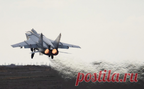На перехват американского «Посейдона» в Баренцевом море подняли МиГ-31. Северный флот поднял в воздух истребитель МиГ-31 после того, как над Баренцевым морем обнаружили движущийся к российской границе самолет, сообщило Минобороны.