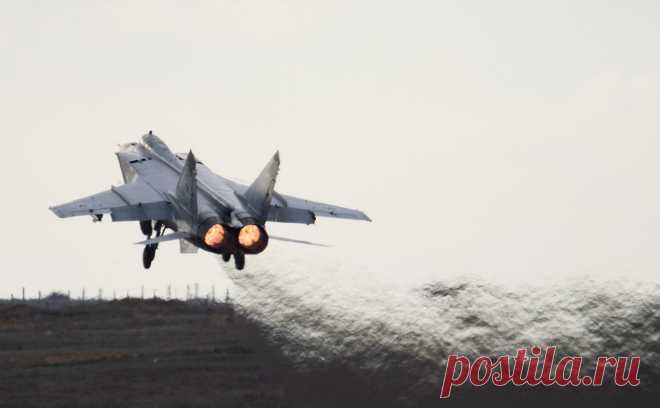 На перехват американского «Посейдона» в Баренцевом море подняли МиГ-31. Северный флот поднял в воздух истребитель МиГ-31 после того, как над Баренцевым морем обнаружили движущийся к российской границе самолет, сообщило Минобороны.