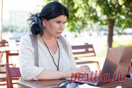 Как быть уверенным в себе когда продаешь продукт своего труда? Что делать с комплексом «самозванца»?
Я уверена, что вы способны на добрые поступки и с легкостью можете работать бесплатно). Но не мешало бы правильно, все же, оценивать свой труд и продавать его, а не раздаривать . Давайте попробую предложить алгоритм действий, в результате которых все будут довольны — и вы, и ваши клиенты: 1. Сначала на досуге сядьте и спокойно […]
Читай дальше на сайте. Жми подробнее ➡