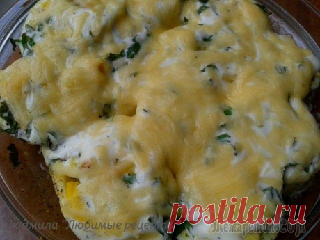 Яйца запечённые в сметане под сыром.