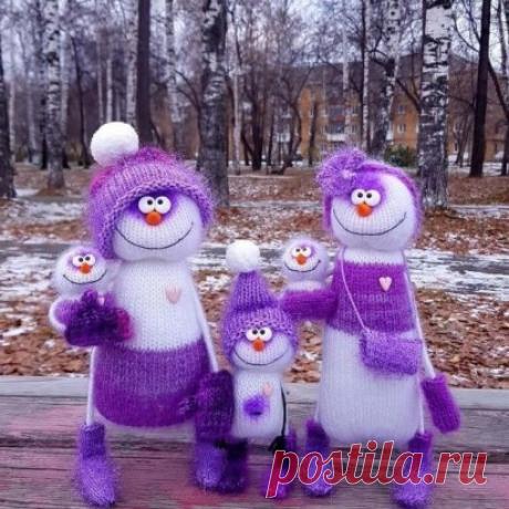 Какая милая семейка снеговичков!