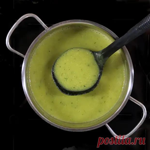 Устали от окрошки, спасаемся в жару старым турецким рецептом из кабачков.