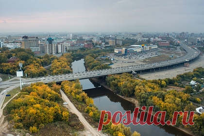 В российском городе обнаружили выбросы опасных химических элементов. В одном из российских городов обнаружили выбросы опасных для здоровья химических элементов. Превышение предельно допустимой концентрации (ПДК) по трем веществам зафиксировали в воздухе Омска. 16 марта жители Омска начали жаловаться на неприятный запах в городе.