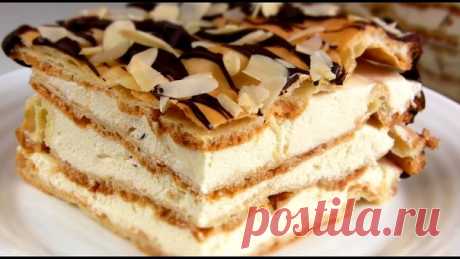 ЭКЛЕРНЫЙ ТОРТ 

Ингредиенты: 
Для заварного теста (эклеров): 
- 50 г несоленого сливочного масла, нарезанного, комнатной температуры 
- 50 г воды 
- 3 г мелкого сахара (сахарной пудры) 
- 70 г молока 
- 3 г морской соли 
- 65 г муки, просеянной 
- 2 яица 
***торт на рамку 20х20см, но можно и в круглой форме собрать 

Для английского крема: 
- 250 мл цельного молока 
- 1/2 стручка ванили, разделить вдоль и извлечь семена 
- 3 яичных желтка комнатной температуры 
- 35 г саха...