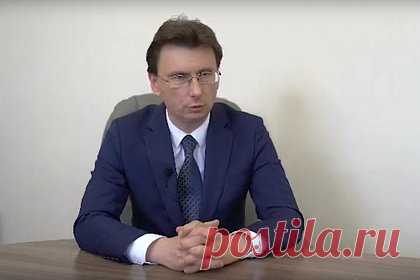 Российского министра возмутила идея повысить зарплату учителям. Министр образования Оренбургской области Алексей Пахомов возмутился предложением довести зарплаты учителей в регионе до получаемых их коллегами в Москве. По его словам, такие меры привлекут в отрасль людей, заинтересованных в обогащении, а не в том, чтобы давать знания детям.