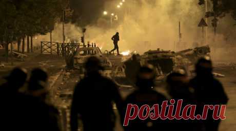 France Info: первые участники беспорядков во Франции приговорены к заключению. Суд во французском Гренобле вынес первые приговоры участникам массовых беспорядков на срок от трёх до четырёх месяцев лишения свободы. Читать далее