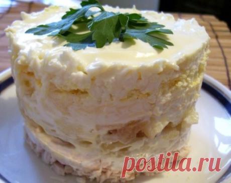 Нежный салат с яблоком и курицей