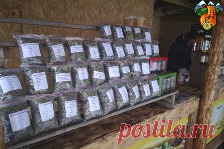 Что продают в ларьках туристам в Лаго-Наки. Прошелся, посмотрел, показываю